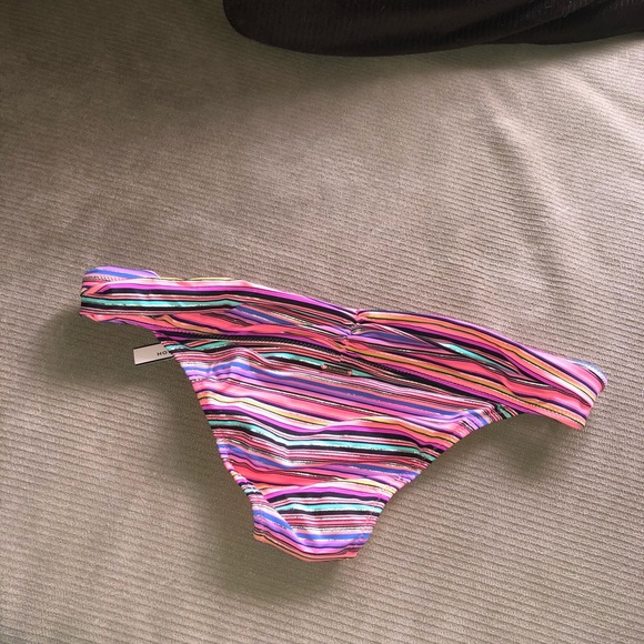 Victoria’s Secret Bottoms - Picture 2 of 5